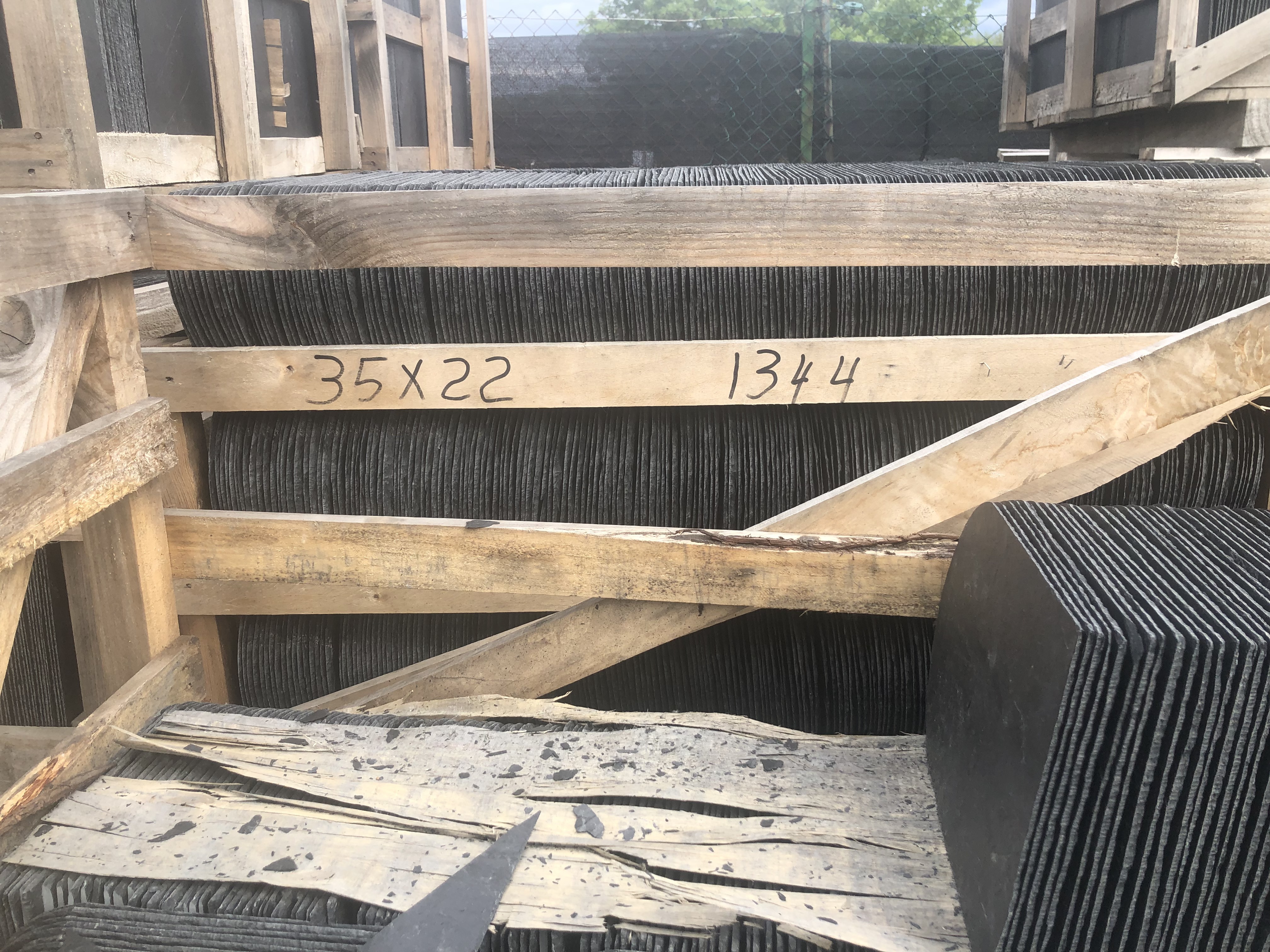 Palé de pizarras naturales 35×22 cm rectangular con 1.344 piezas — NexPiz, El Bierzo
